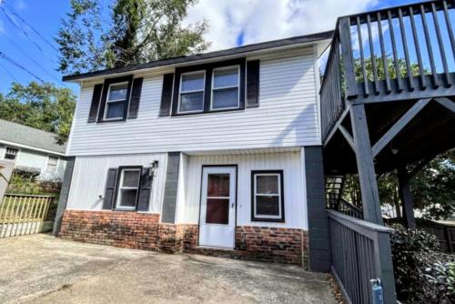 HillTop Hideaway, 4min from downtown in Greenville, USA