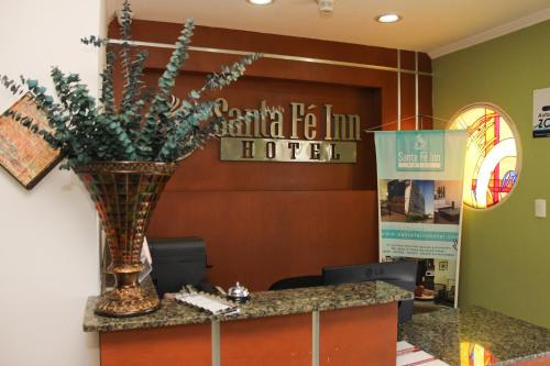 Santa Fe Inn Hotel in Πούντο Φίχο