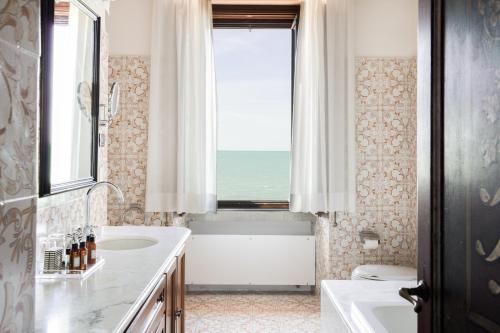 La Posta Vecchia Hotel - image 3