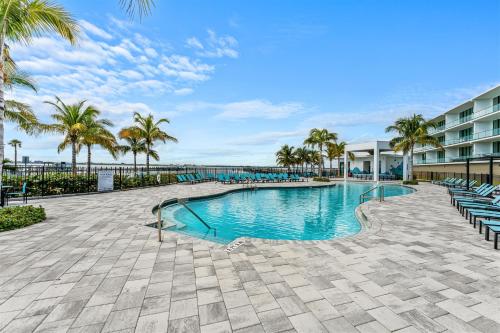 Harbor Island Beach Club - 3/3 Furnished Riverfront Condo