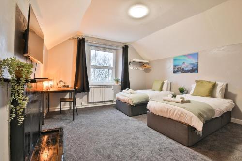 Charming flat near the City - Tap to explore photos