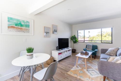 Redondo Beach 1br nr water restaurants shops LAX-1170 in Redondo Beach, USA