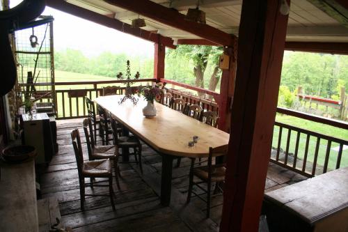 شرفة/ تراس, La Coquille Napoleon in Uhart-Cize