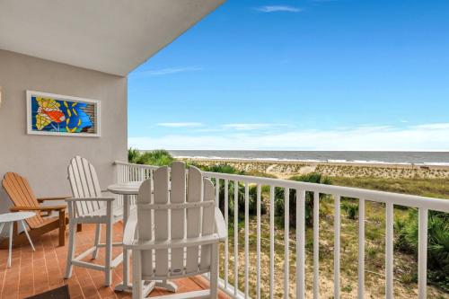 Oceanfront Condo with Gorgeous Views, 2 pools, Direct Beach Access