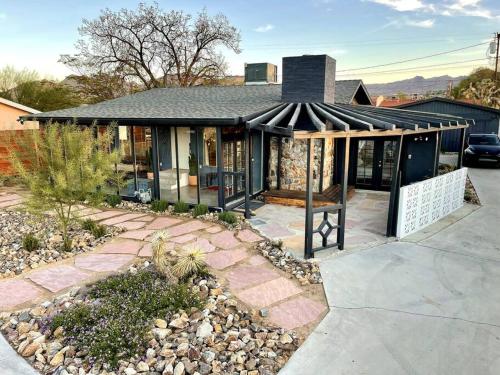 Blue Sunday, Desert House w/ hot tub -Joshua Tree