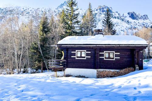 Snowflake cottage with garden