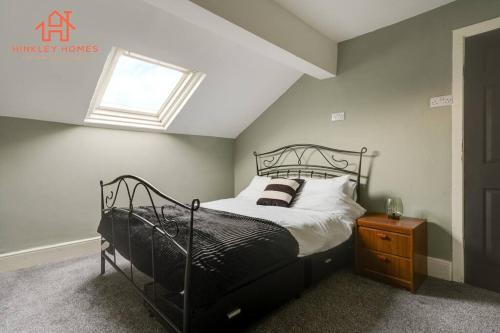 Spacious 5-Bedroom Oasis with Games Room-Liverpool