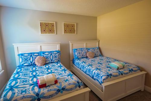 6 Bedroom Pool Home Solterra Resort in Davenport, USA