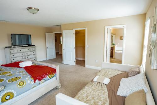 6 Bedroom Pool Home Solterra Resort in Davenport, USA