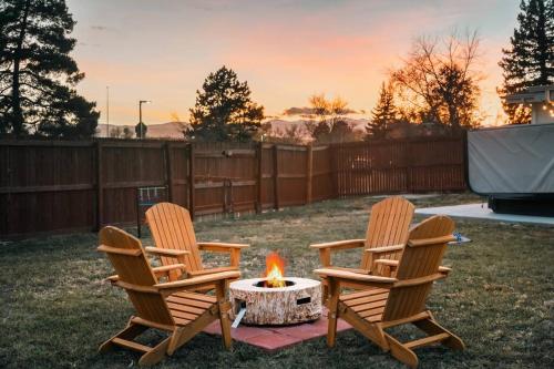 Hot Tub with Mountain Views, Game Room, Foosball, Fire Pit