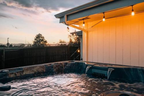 Hot Tub with Mountain Views, Game Room, Foosball, Fire Pit