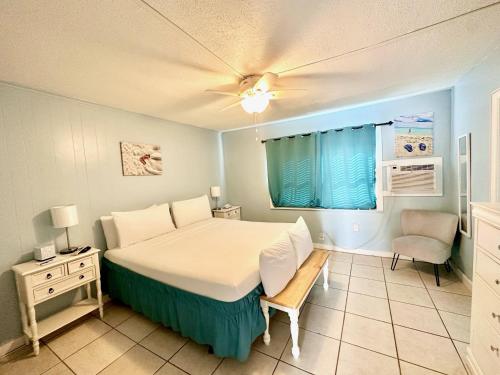 Deluxe King One-Bedroom Apartment image 2