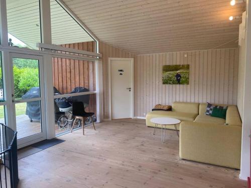  Skønt lyst familiesommerhus med legeplads i haven in Skælskør
