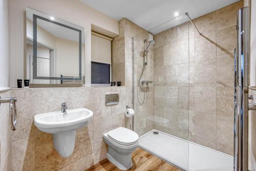 Bathroom, Contemporary Stockton Studio Room - Free WiFi - Parking in Long Itchington