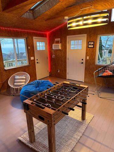 Beach Bungalow Sanctuary, Game Room, Ocean Views in Milford, USA