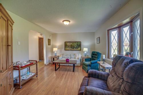 Quaint Youngstown Home about 2 Mi to Boardman Park! in Youngstown, USA