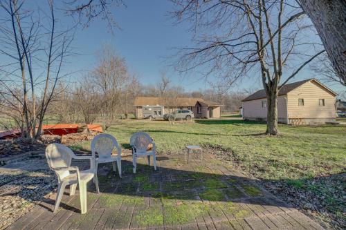 Quaint Youngstown Home about 2 Mi to Boardman Park!