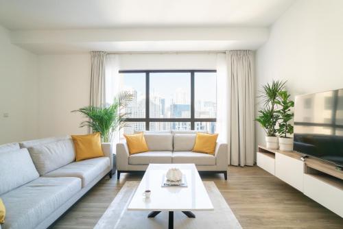 GMA Amwaj 2BR Sea View High Floor, Дубай