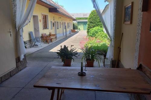 Bauernhaus mit großem Innenhof und Garten - Apartment - Seefeld-Kadolz