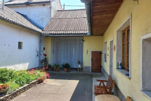 Bauernhaus mit großem Innenhof und Garten - ideal für große Gruppen (Bauernhaus mit großem Innenhof und Garten - ideal fur große Gruppen) in 塞費爾德-卡多爾茨