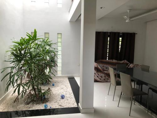 Posh Villa 3 bed 3 bath ac  2 kitchen  Dining living room  family room  in TVM  Kowdiar please contact host refeekhm at yah dot com or refeekhm at gmai el dot com please don't pay without contacting host - image 3
