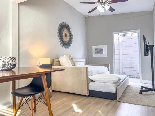 La Vie Boheme 3 - Cozy Sylish Studio w Parking in Miami, USA