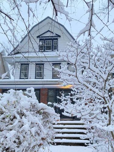 The Griffin B and B, Private two bedroom suite in Victorian Ditmas Park in Brooklyn, USA