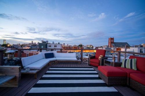 Double Decker Roofdeck Gorgeous View in Passyunk - main image
