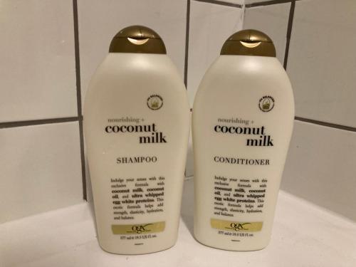 Zuhanyzó, Smart 4K TVs in all bedrooms double vanity sink in Bloomfield