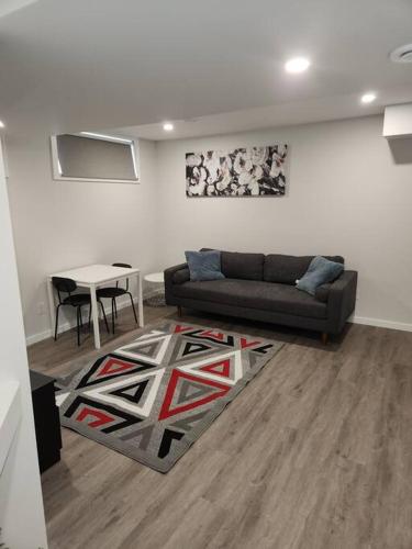 A Modern & Homely 1 BR Suite