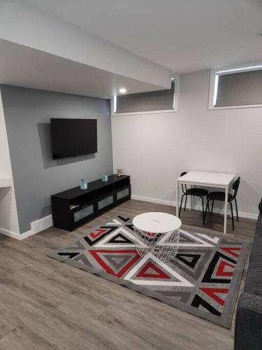A Modern & Homely 1 BR Suite