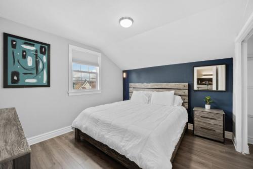Stylish Entertainment Oasis ~ HotTub, Theater, Gym in Denver, USA