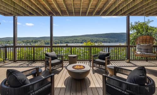 Létesítmények, Lakeview Villa with Private Hot Tub, Firepit & Spacious Decks with Breathtaking Cliff Views in Greenwood Lake (NY)