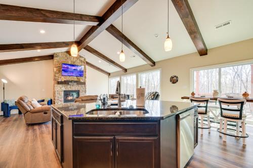 Home Gym and Fireplace Roaring River Retreat in Jonesville (Észak-Karolina)