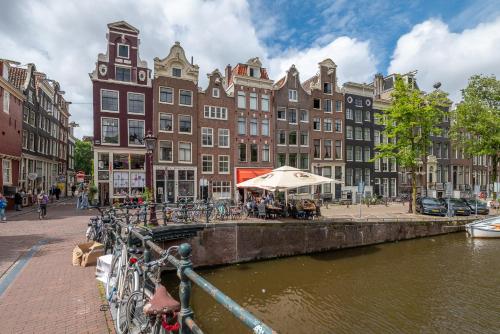  Elegant & unique canal house in famous canal area, Unterkunft in Amsterdam