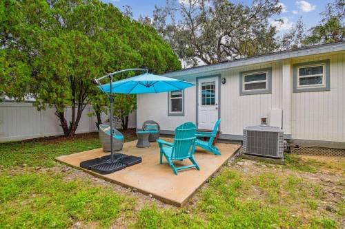 Chic & Cozy 3 Bed/2 Bath House Near Beaches in Largo, USA