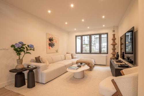 Elegant & unique canal house in famous canal area - image 2