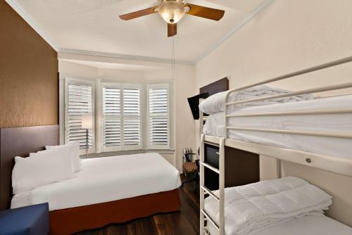 Queen Room with Bunk Bed - Non-Smoking