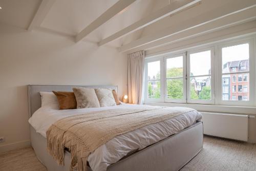 Elegant & unique canal house in famous canal area - main image