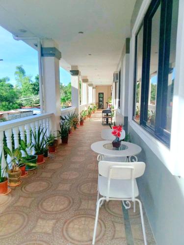 Romantic Getaway》Balcony+Garden View & Fast Wi-Fi in Liloan