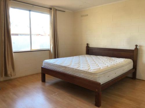 . Kambalda West, Quandong Road House