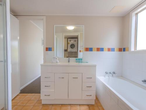 Hastings Cove Holiday Apartments image 10