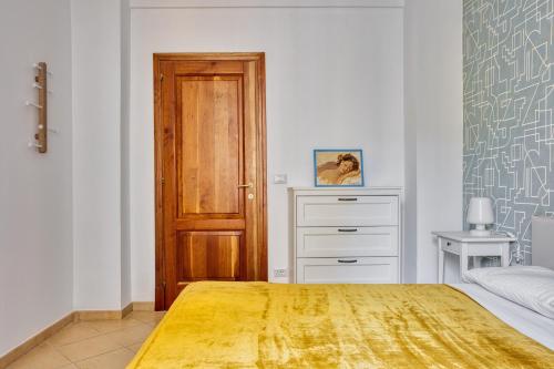 Yellow Stripes Apartment - San Giovanni by RHR, Rom (Foto 9)
