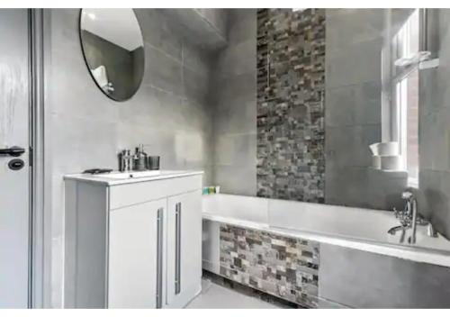 Three Bedroom Home - Perfect for Large Groups, Londra (foto 7)