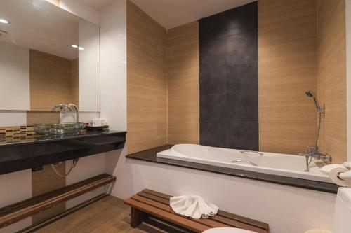 room detail thumbnail 2