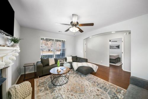 4 Bdrm, 3ba,fire Pit, Grill, 1 Block To Tu near River Parks