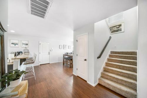 4 Bdrm, 3ba,fire Pit, Grill, 1 Block To Tu near River Parks