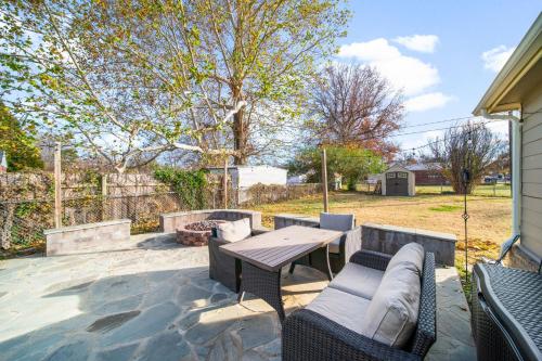 Fire Pit, Gas Grill, Huge Home, Walk To Tu