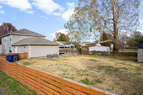 Fire Pit, Gas Grill, Huge Home, Walk To Tu