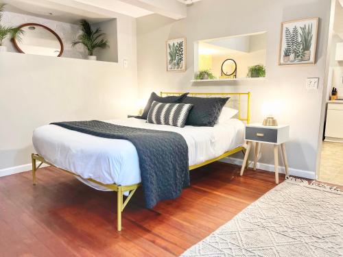Urban Oasis Near The Zoo A Central Studio For 2 in San Diego, USA